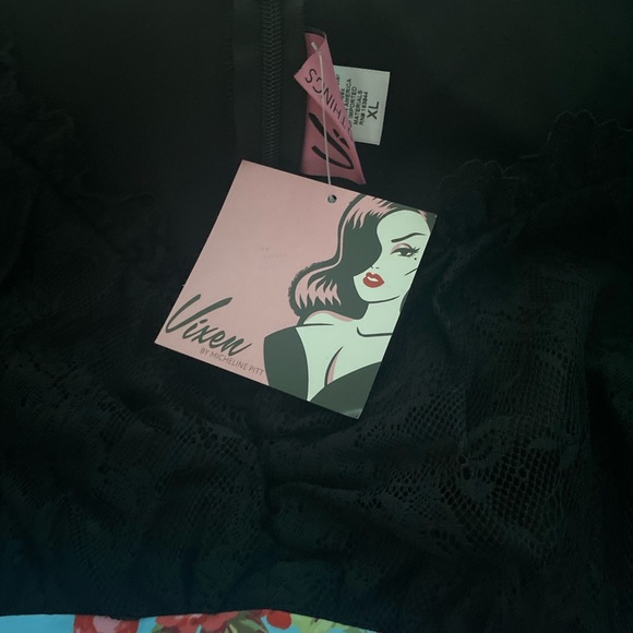 Vixen by Micheline Pitt Romantique wiggle in blue and red vintage roses - Picture 2 of 3